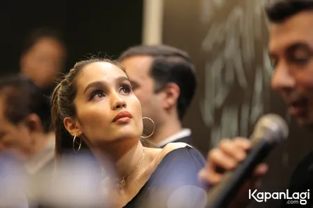 Foto Cinta Laura Kiehl