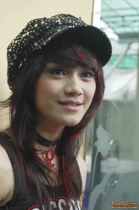 Foto Dara The Virgin