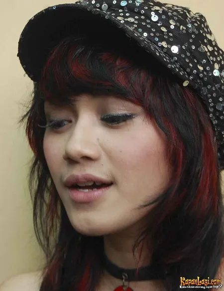 Foto Dara The Virgin