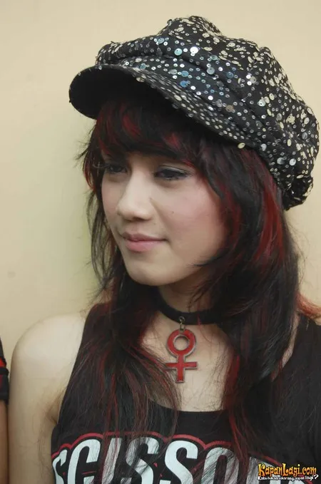 Foto Dara The Virgin