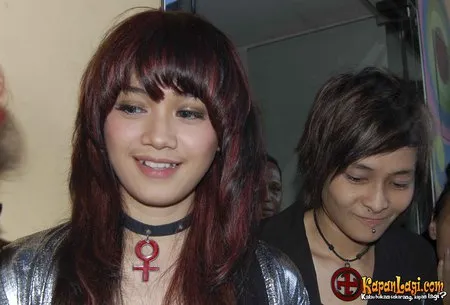 Foto Dara The Virgin