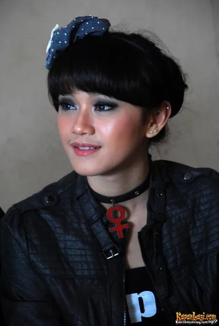 Foto Dara The Virgin