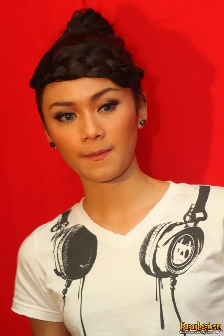 Foto Dara The Virgin