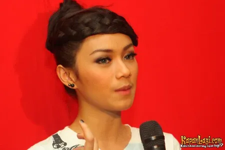 Foto Dara The Virgin