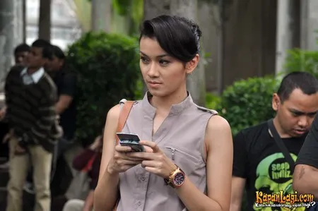 Foto Dara The Virgin