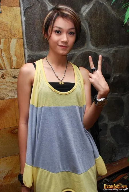 Foto Dara The Virgin