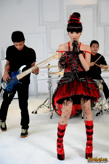 Foto Dara The Virgin