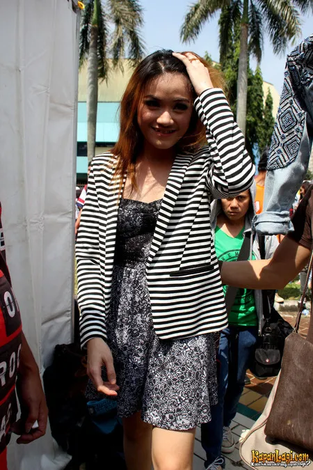 Foto Dara The Virgin