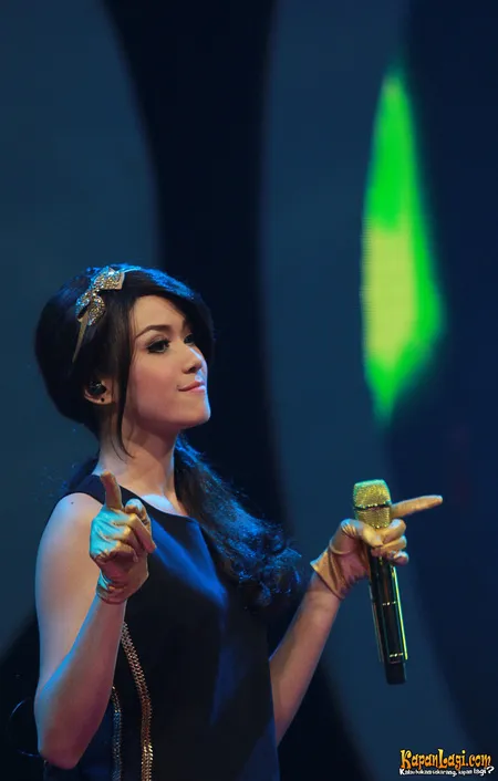 Foto Dara The Virgin