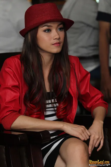 Foto Dara The Virgin