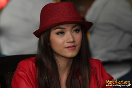 Foto Dara The Virgin