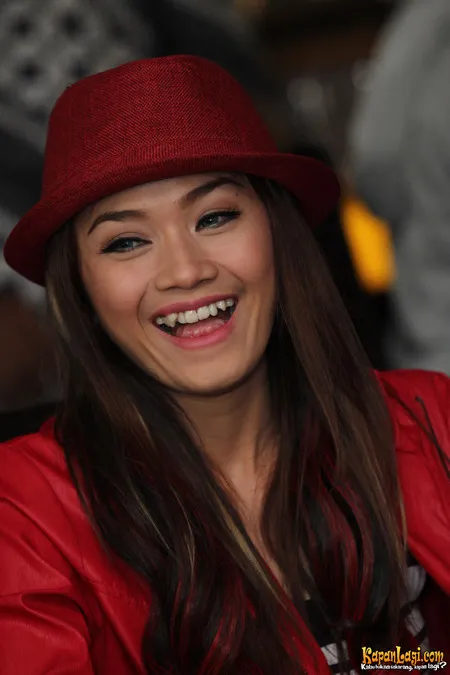 Foto Dara The Virgin