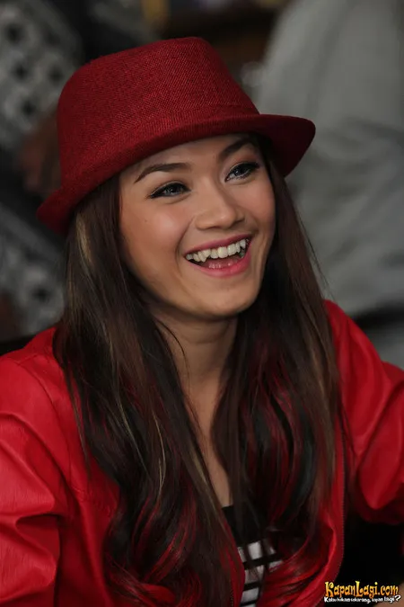 Foto Dara The Virgin