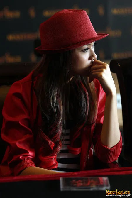 Foto Dara The Virgin