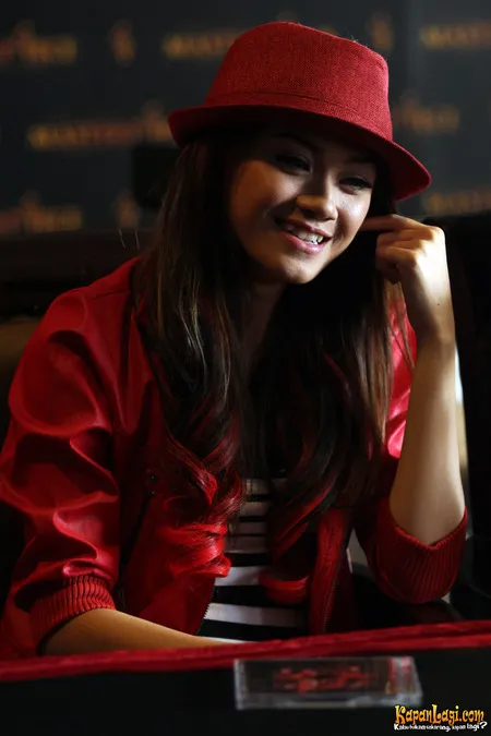 Foto Dara The Virgin