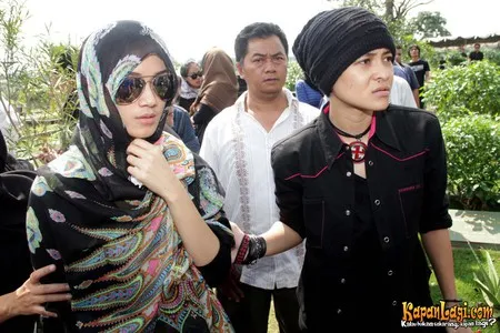 Foto Dara The Virgin