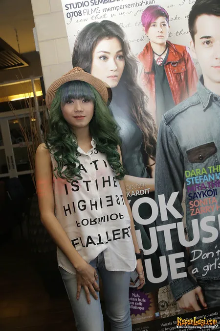 Foto Dara The Virgin