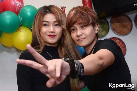 Foto Dara The Virgin