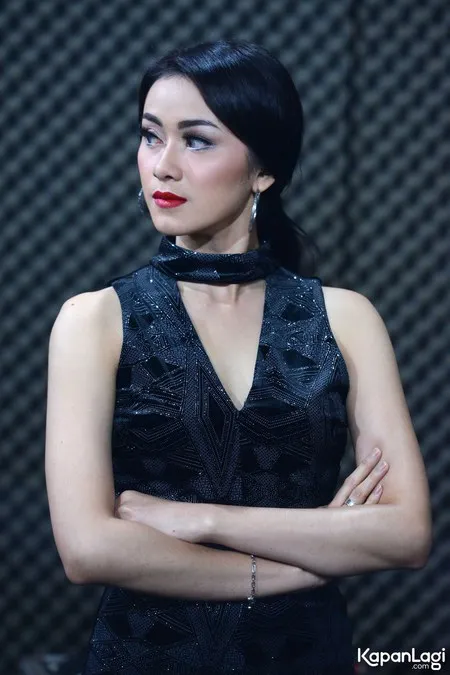 Foto Dara The Virgin