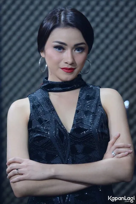 Foto Dara The Virgin