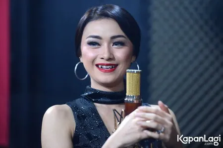 Foto Dara The Virgin