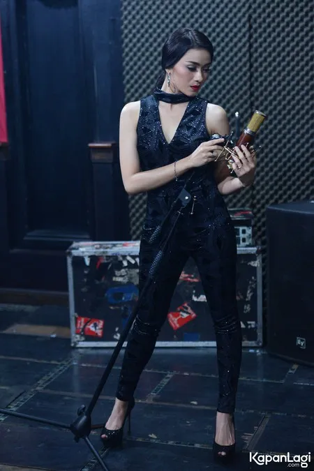 Foto Dara The Virgin