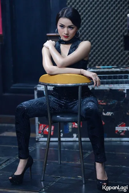 Foto Dara The Virgin