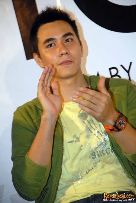 Foto Darius Sinathrya