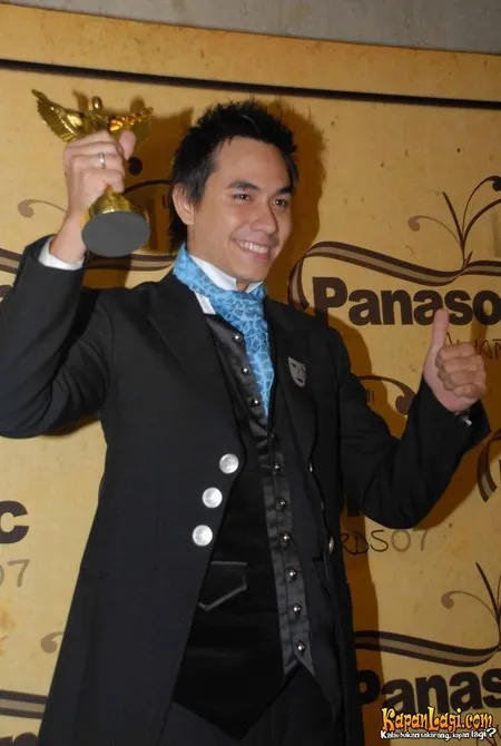 Foto Darius Sinathrya