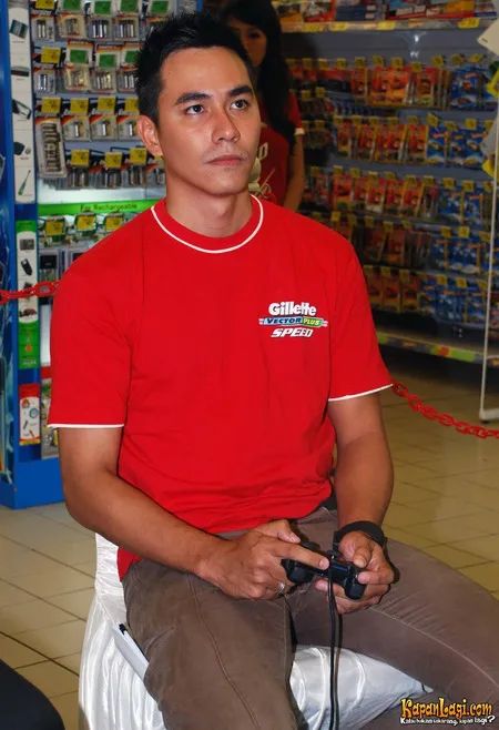 Foto Darius Sinathrya