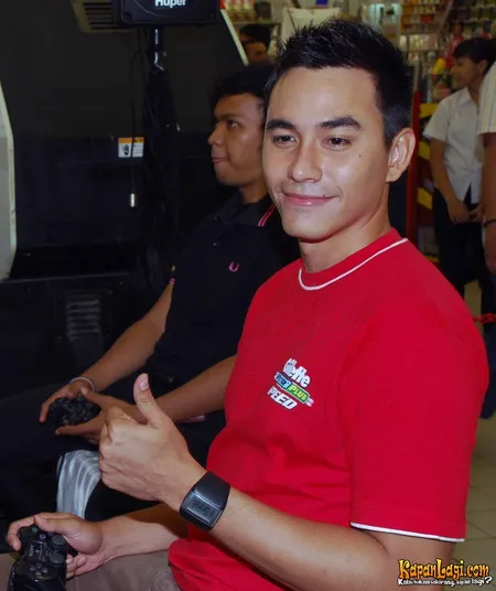 Foto Darius Sinathrya