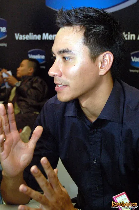 Foto Darius Sinathrya