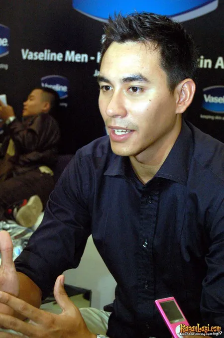 Foto Darius Sinathrya