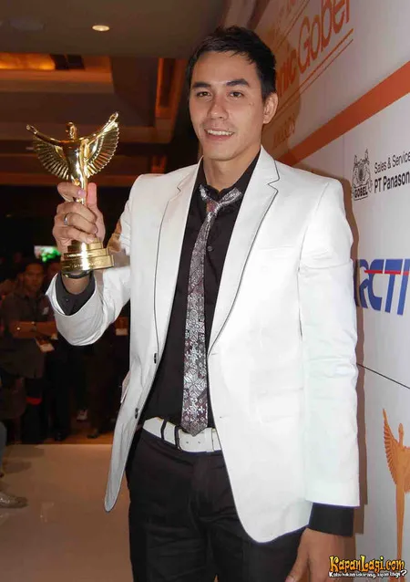 Foto Darius Sinathrya