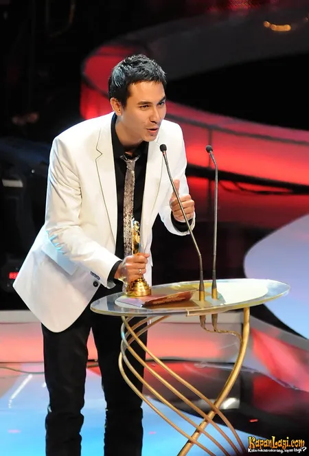 Foto Darius Sinathrya