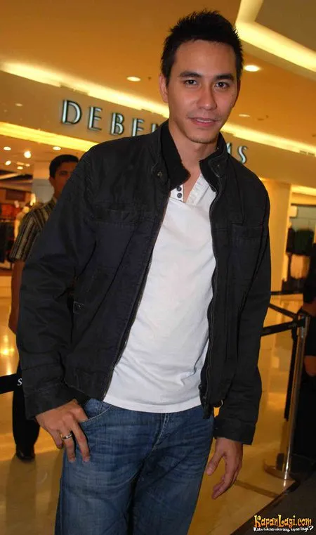 Foto Darius Sinathrya