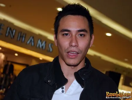 Foto Darius Sinathrya