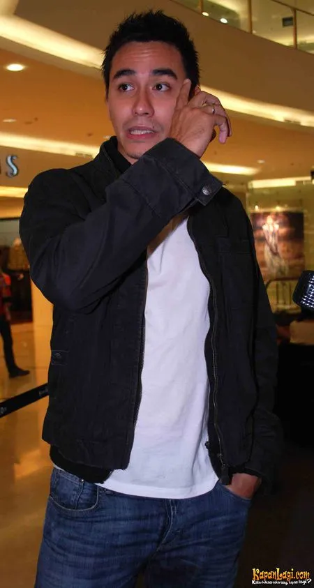 Foto Darius Sinathrya