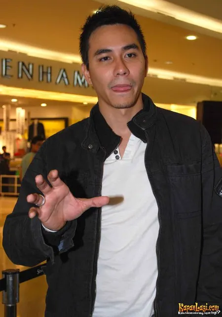 Foto Darius Sinathrya