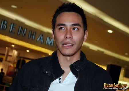 Foto Darius Sinathrya