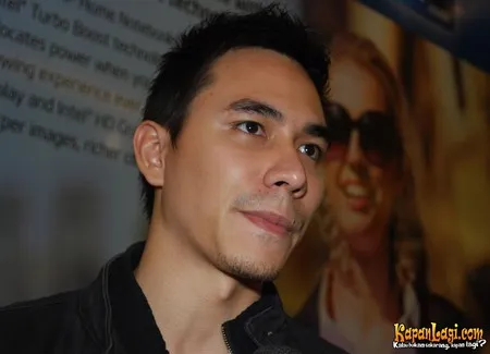 Foto Darius Sinathrya