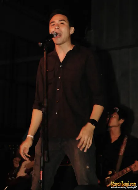 Foto Darius Sinathrya