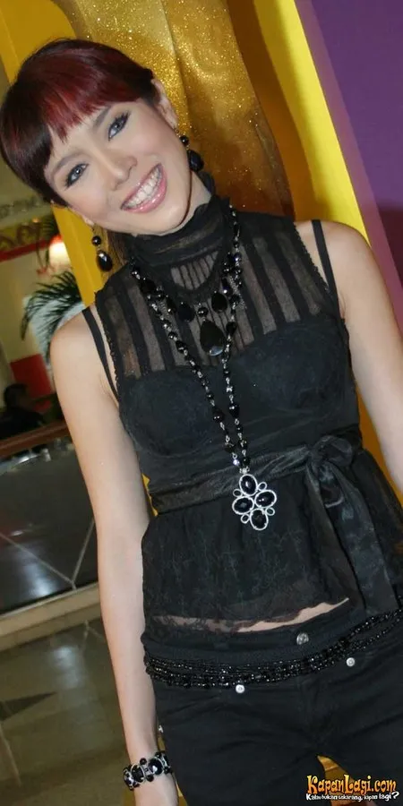 Foto Dea Ananda