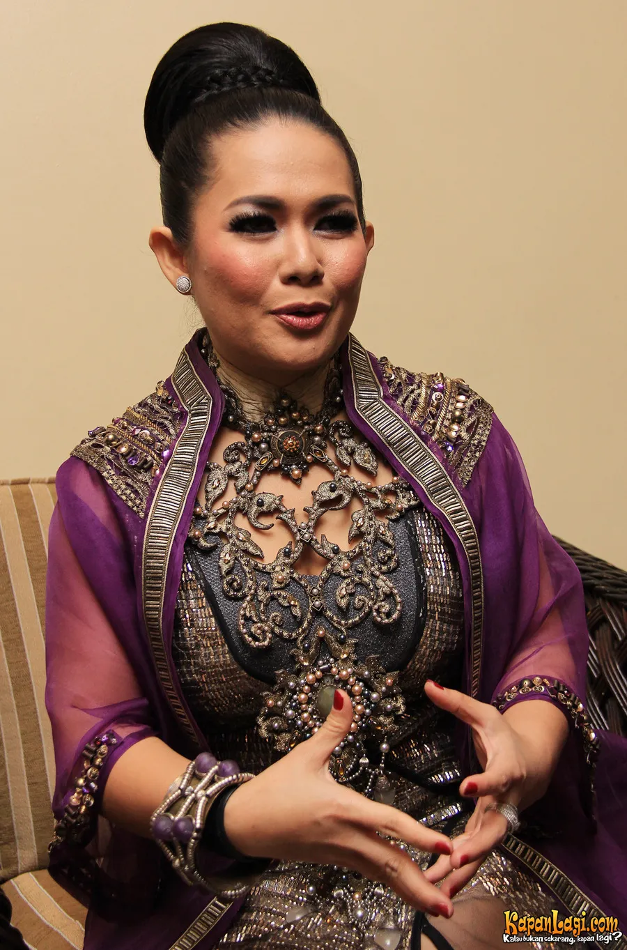 Dea Mirella gugat cerai suaminya © Kapanlagi.com®