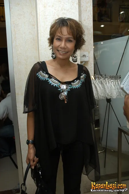 Foto Debby Sahertian