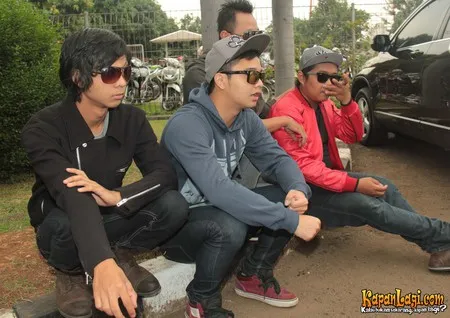 Foto Derby And The Revolution