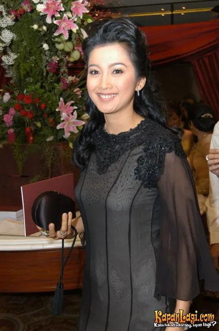 Foto Desy Ratnasari