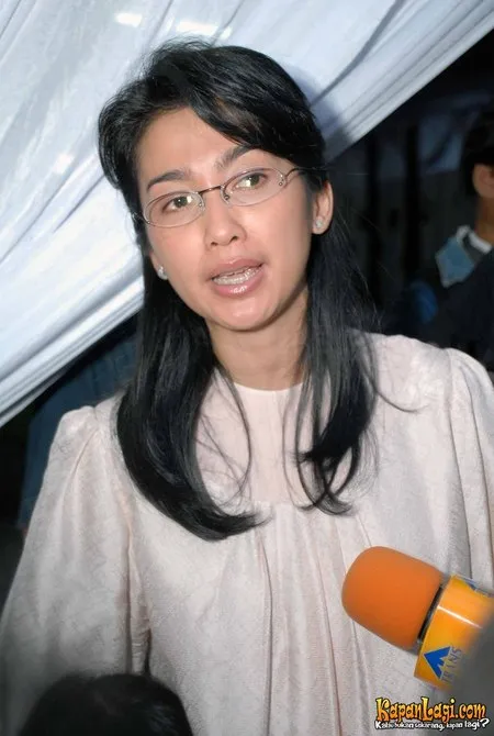 Foto Desy Ratnasari