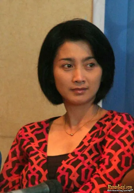 Foto Desy Ratnasari