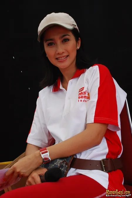 Foto Desy Ratnasari
